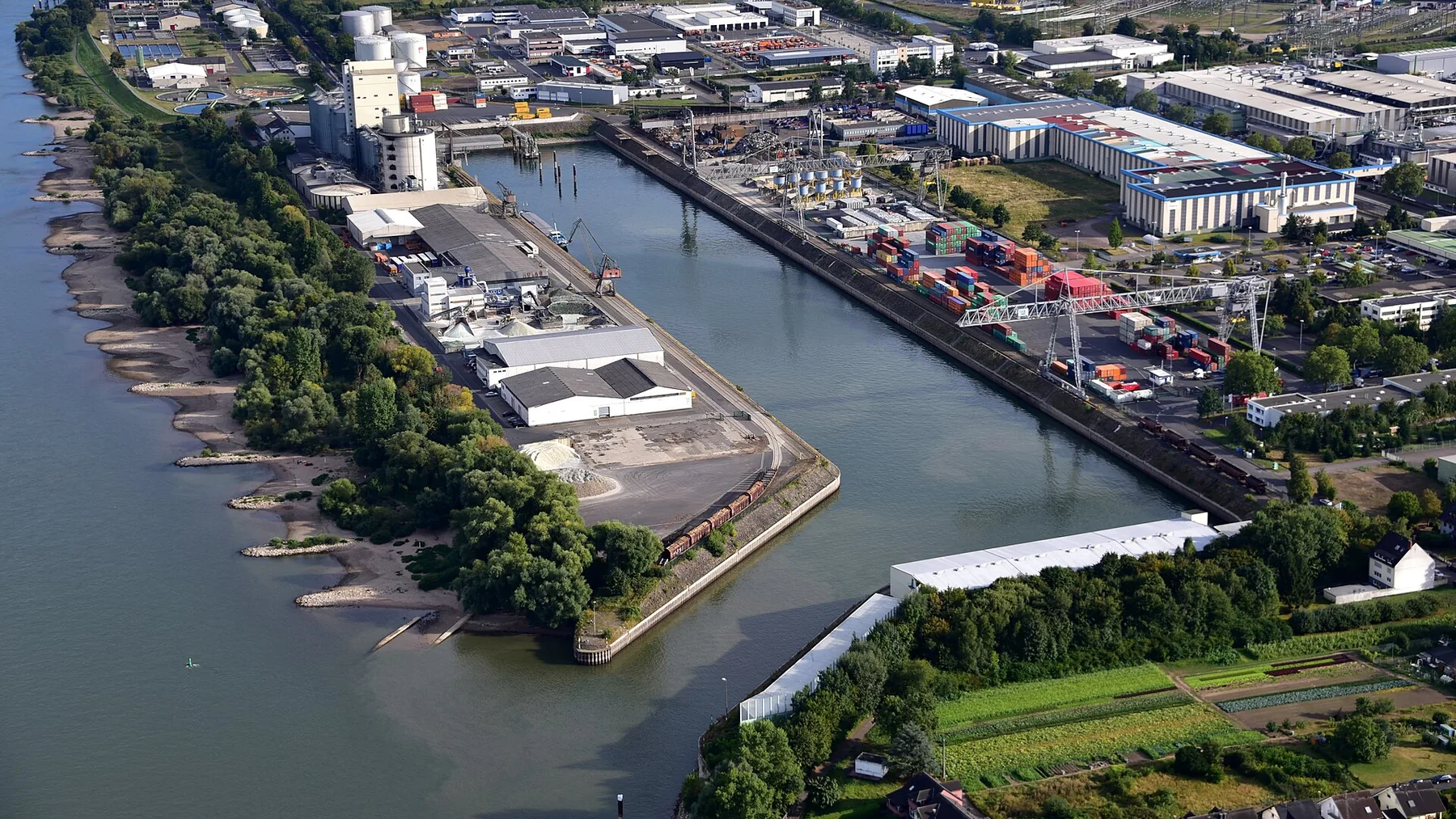 Rheinhafen Koblenz 002.jpg