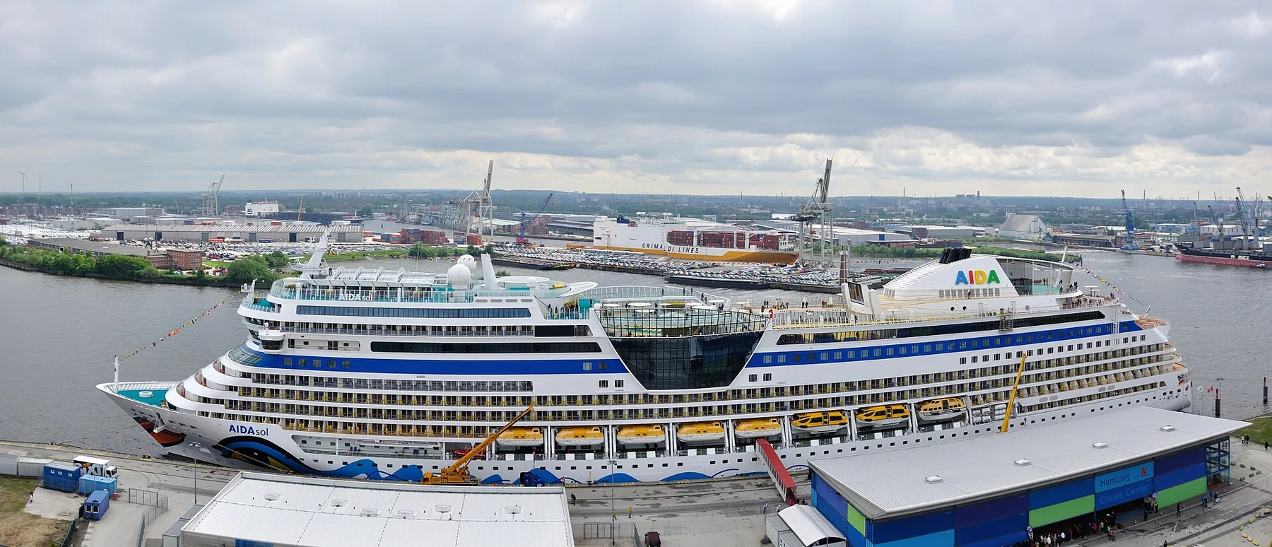 Cruise Terminal 2013-05-24 12-24-17 Germany Hamburg-HafenCity 2h.jpg