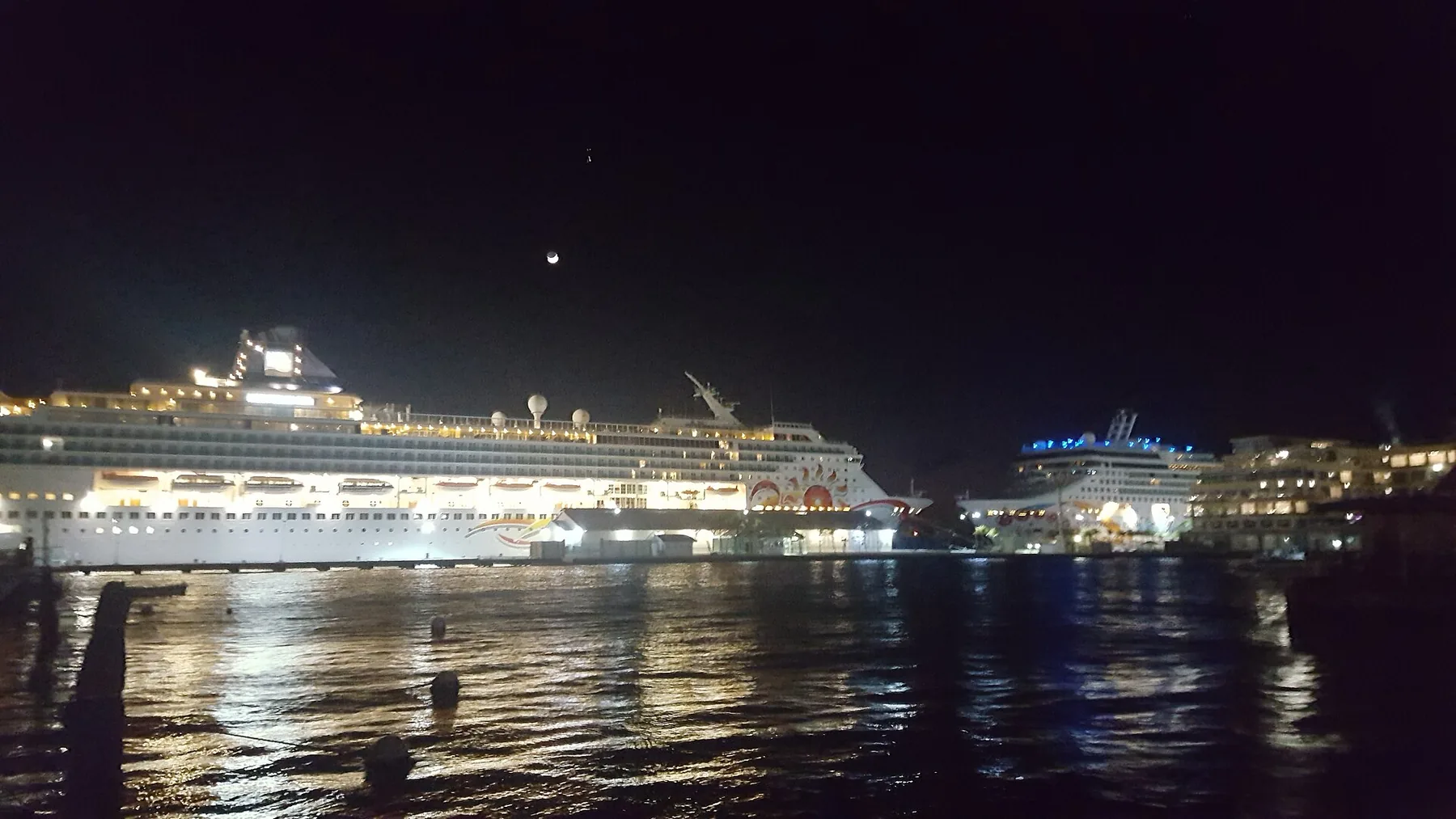 Port of Oranjestad (Aruba).jpg