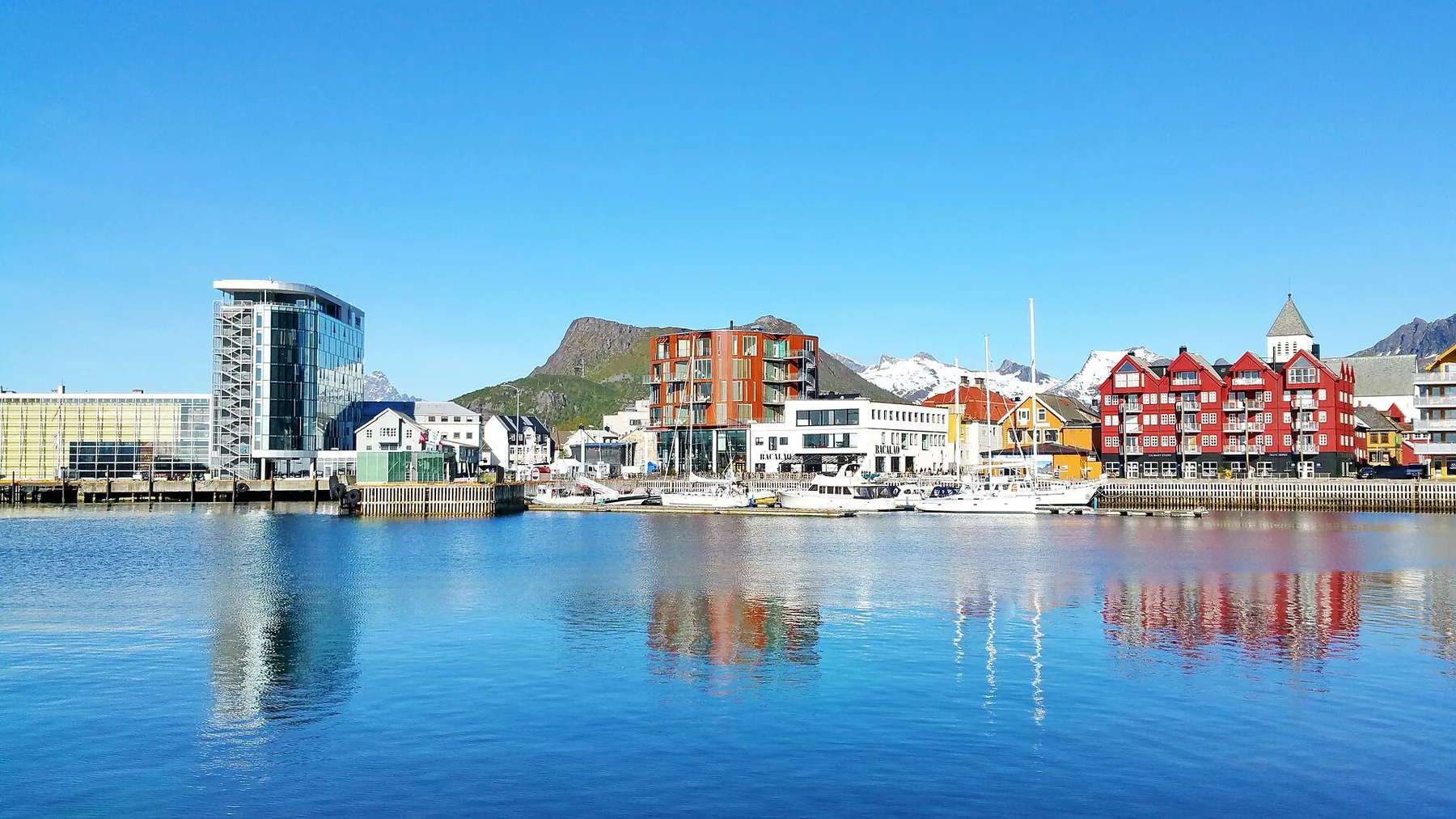 Svolvær port & center.jpg