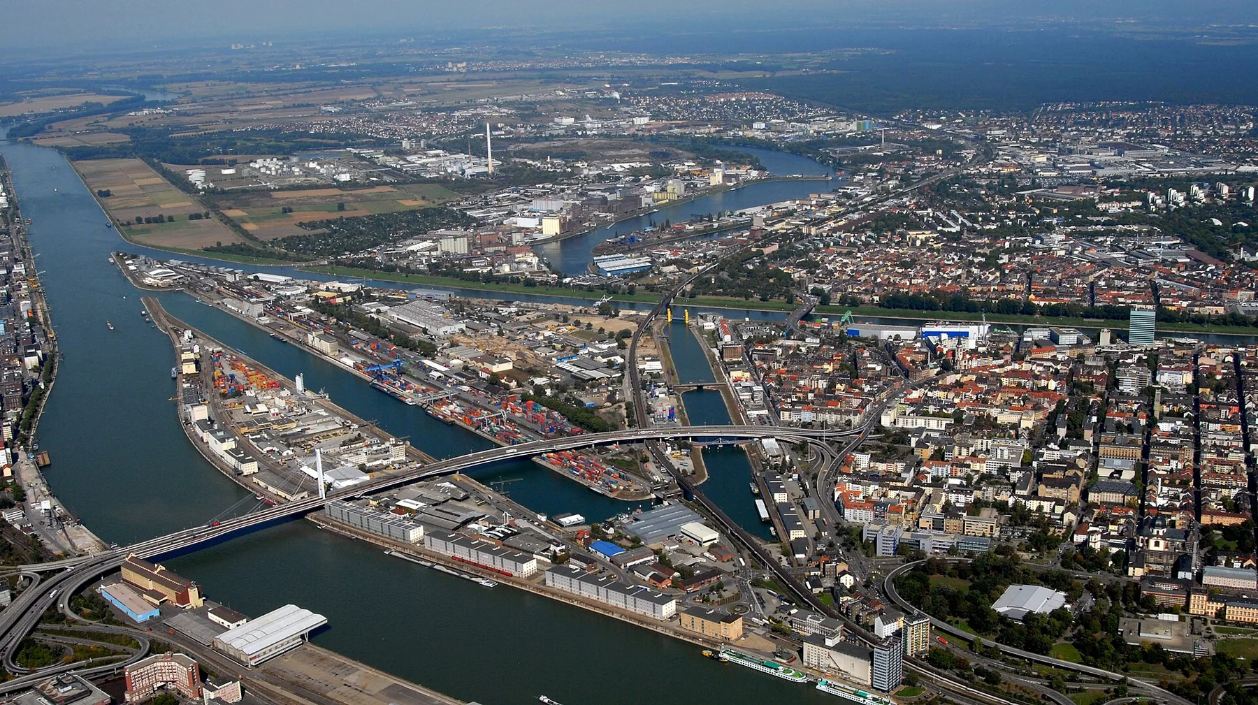 Luftbild Hafen Mannheim.jpg