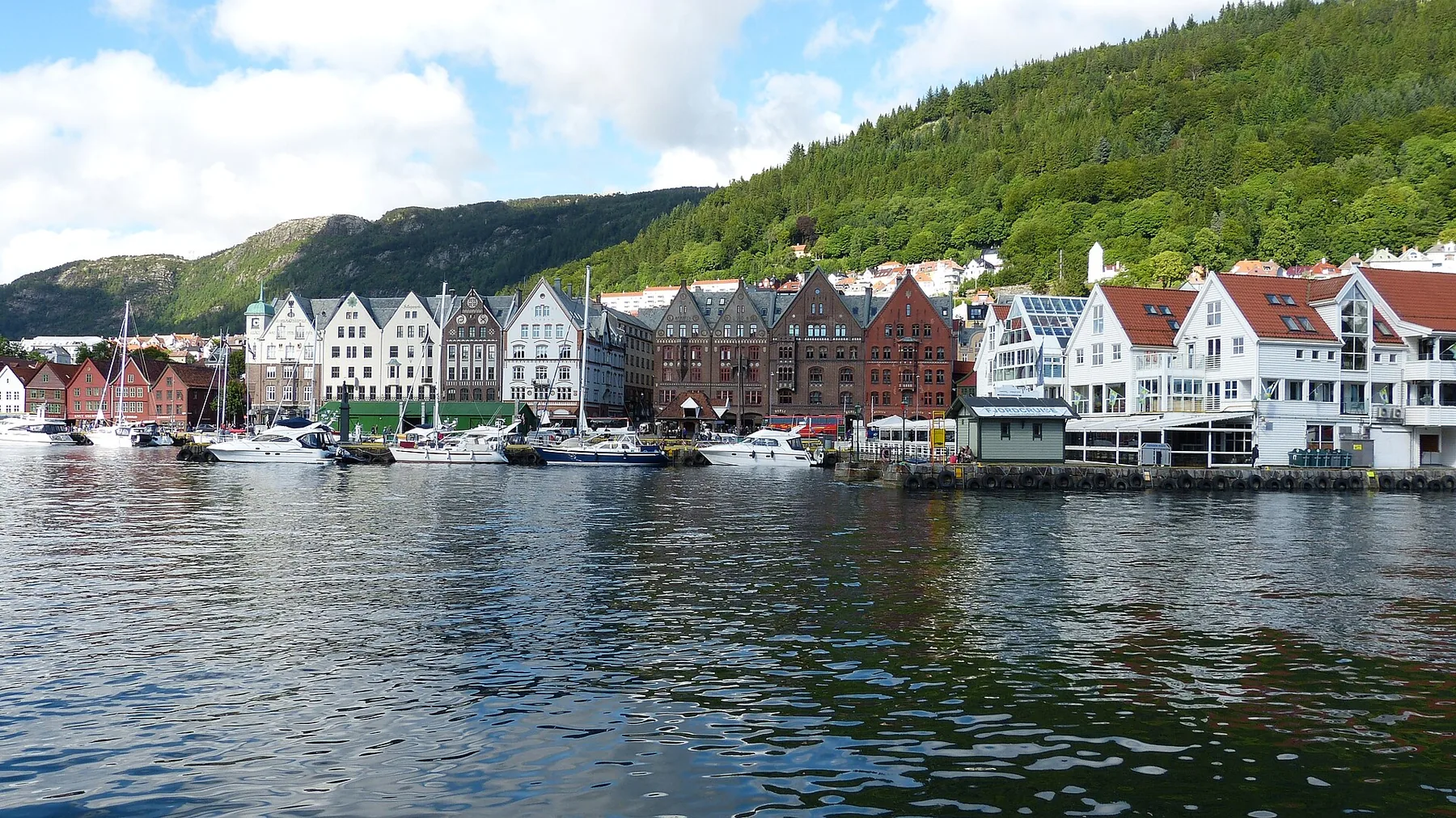 Bergen port bryggen.jpg