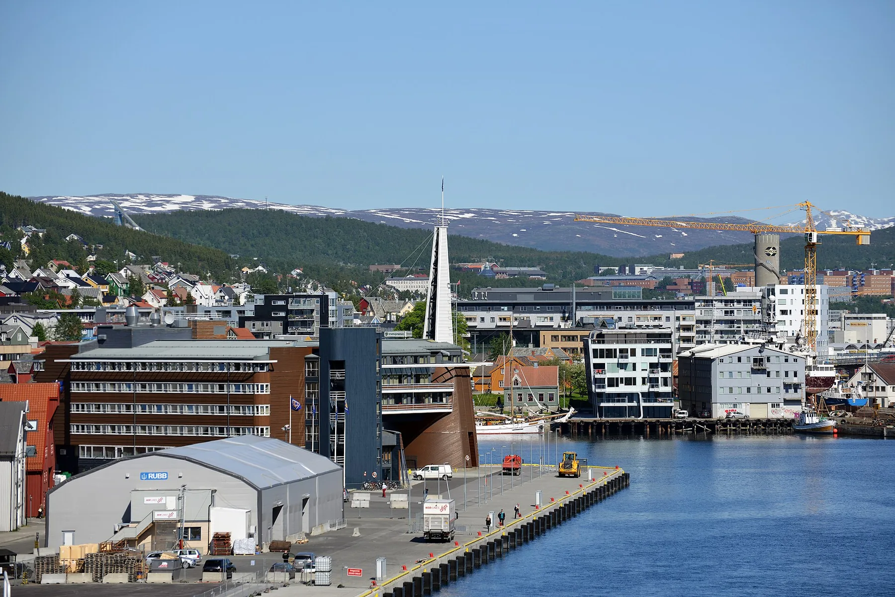 Tromsø 2013 06 05 2404 (10117926716).jpg