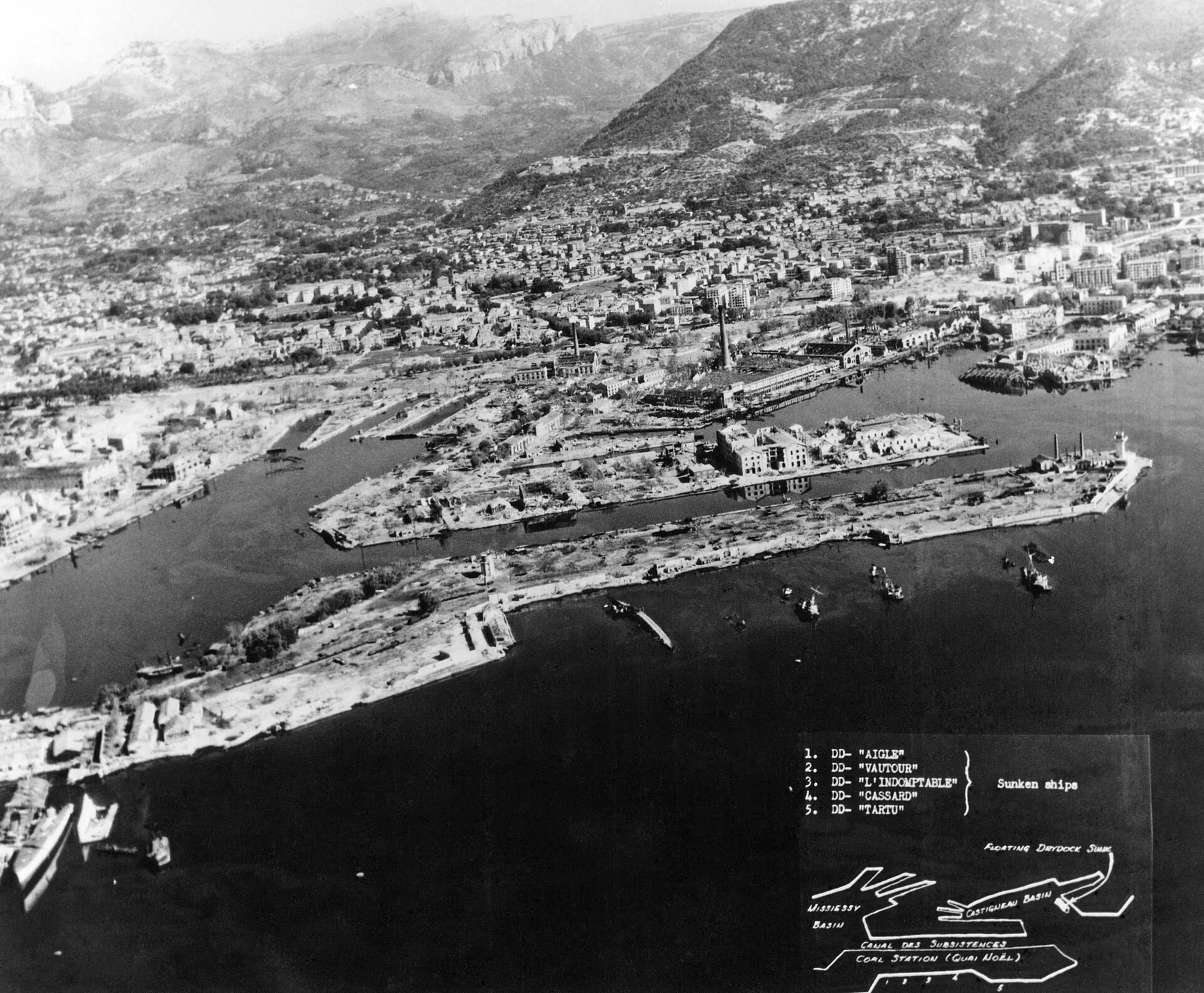 Aerial view of Toulon, France, and its harbour, 29 August 1944 (NH 64855).jpg