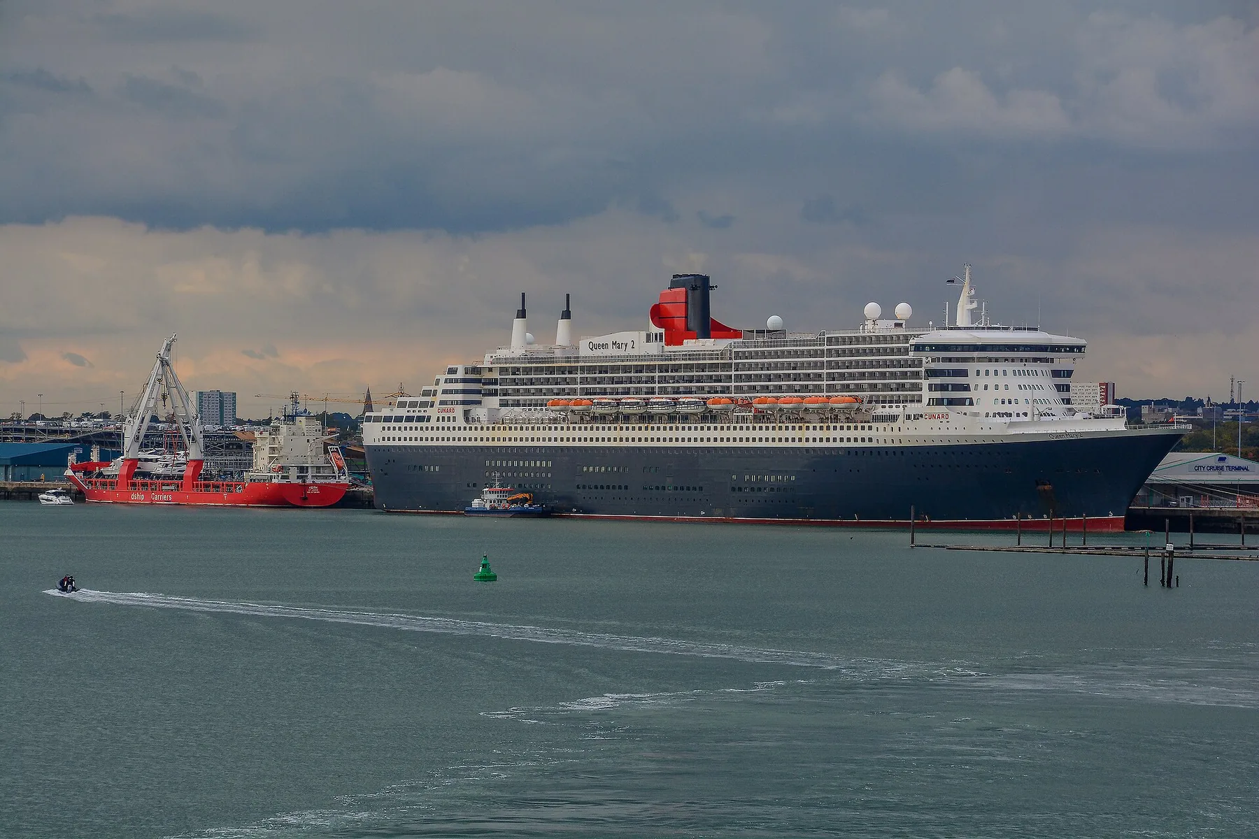 Southampton , Cruise Liner Terminal - geograph.org.uk - 6693001.jpg