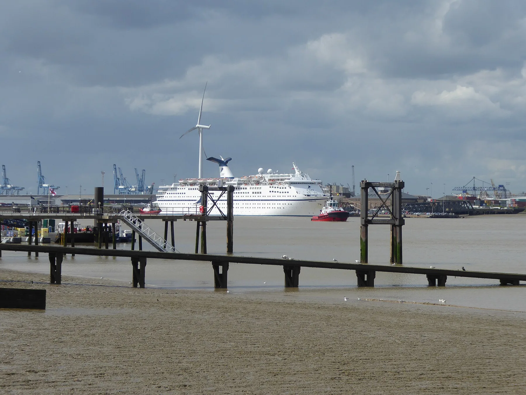 Cruise ship at the London International Cruise Terminal - geograph.org.uk - 5778893.jpg