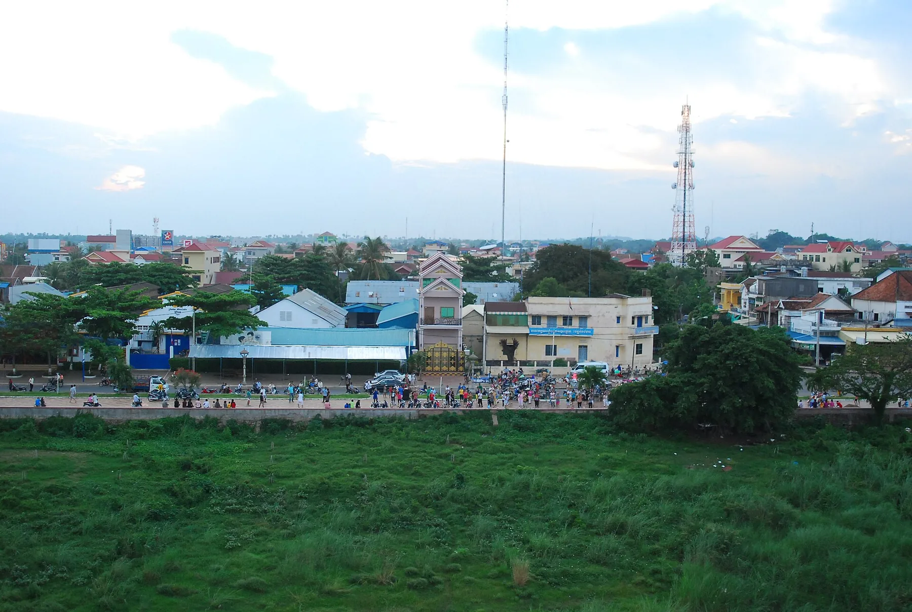 Kom pong cham river side - panoramio.jpg