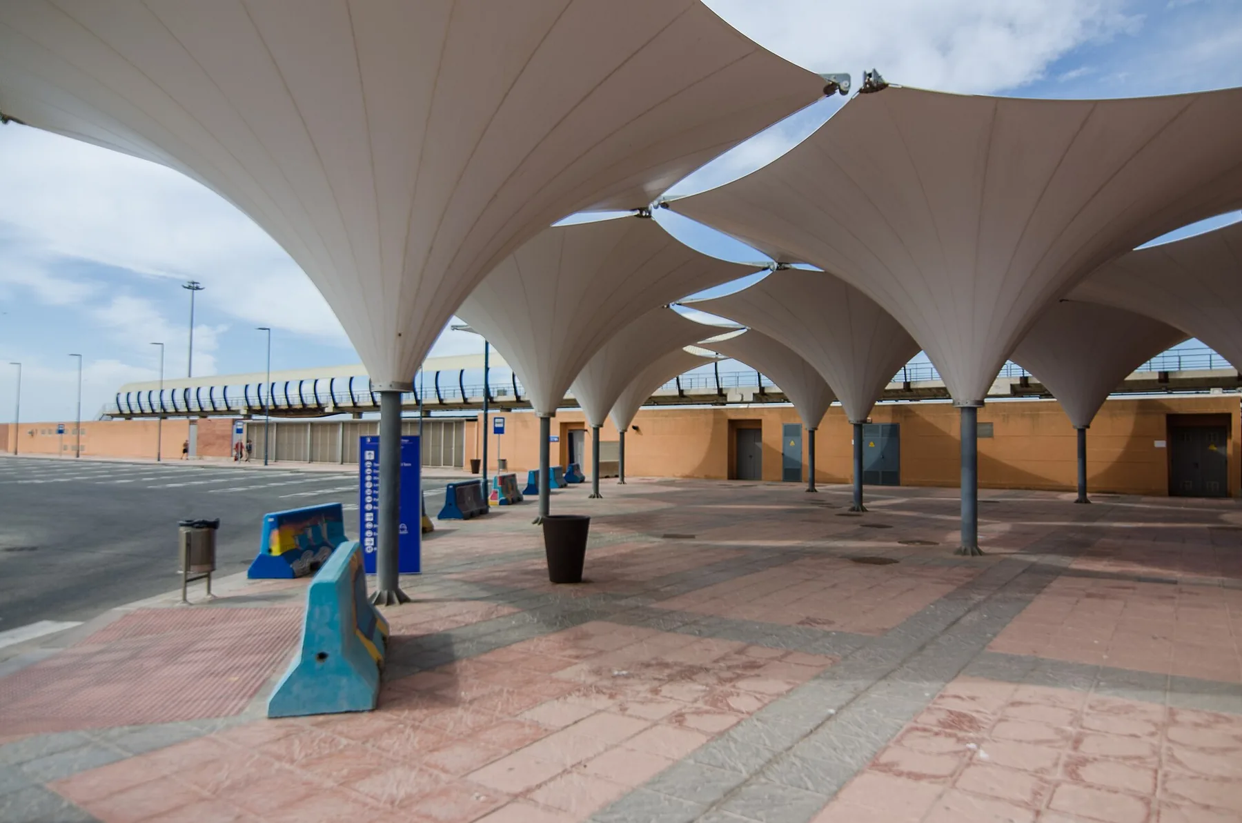 Málaga Cruise Terminal (52862749614).jpg