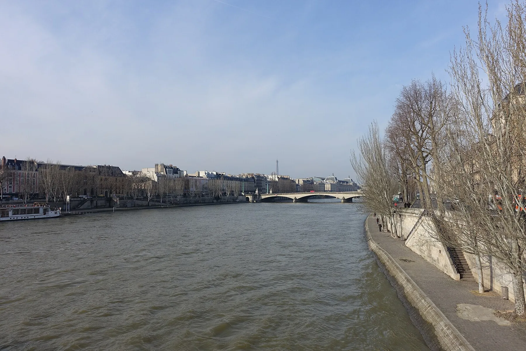 Paris 75001 Port du Louvre Seine Pont du Carrousel 20160227.jpg