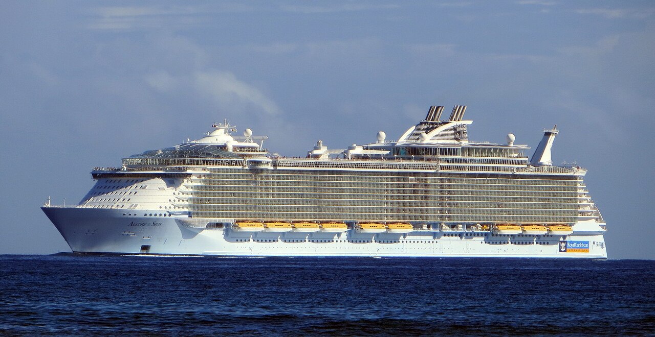 Allure of the Seas ship photo 1