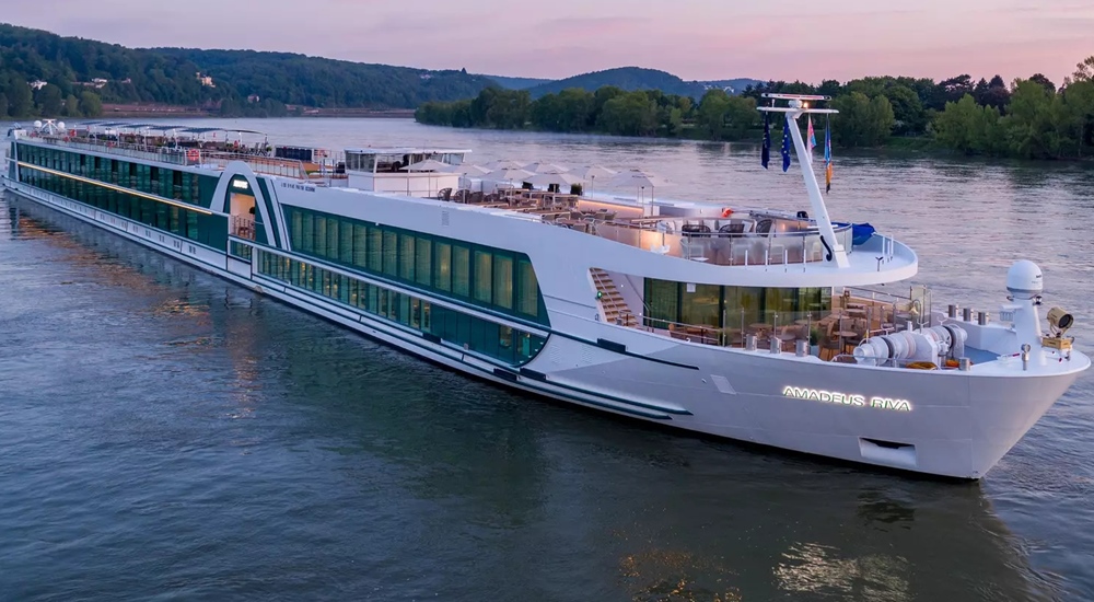 Amadeus Riva ship photo 3