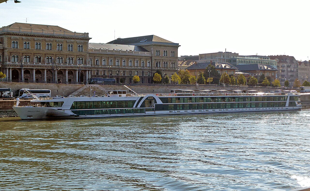 Amadeus Riva ship photo 1