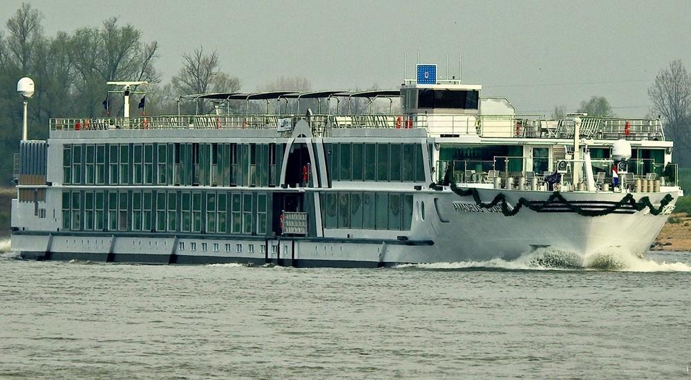 Amadeus Star ship photo 2
