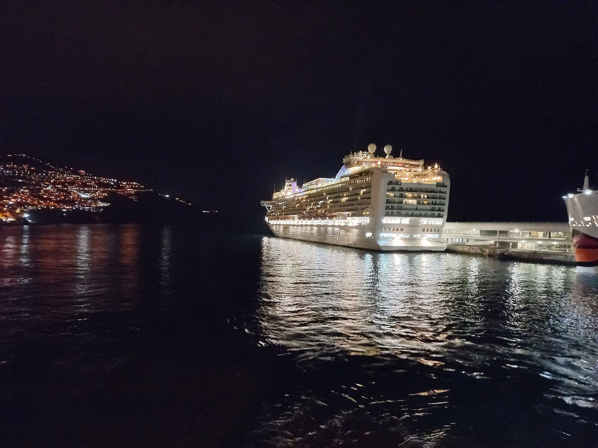 Azura ship photo 2