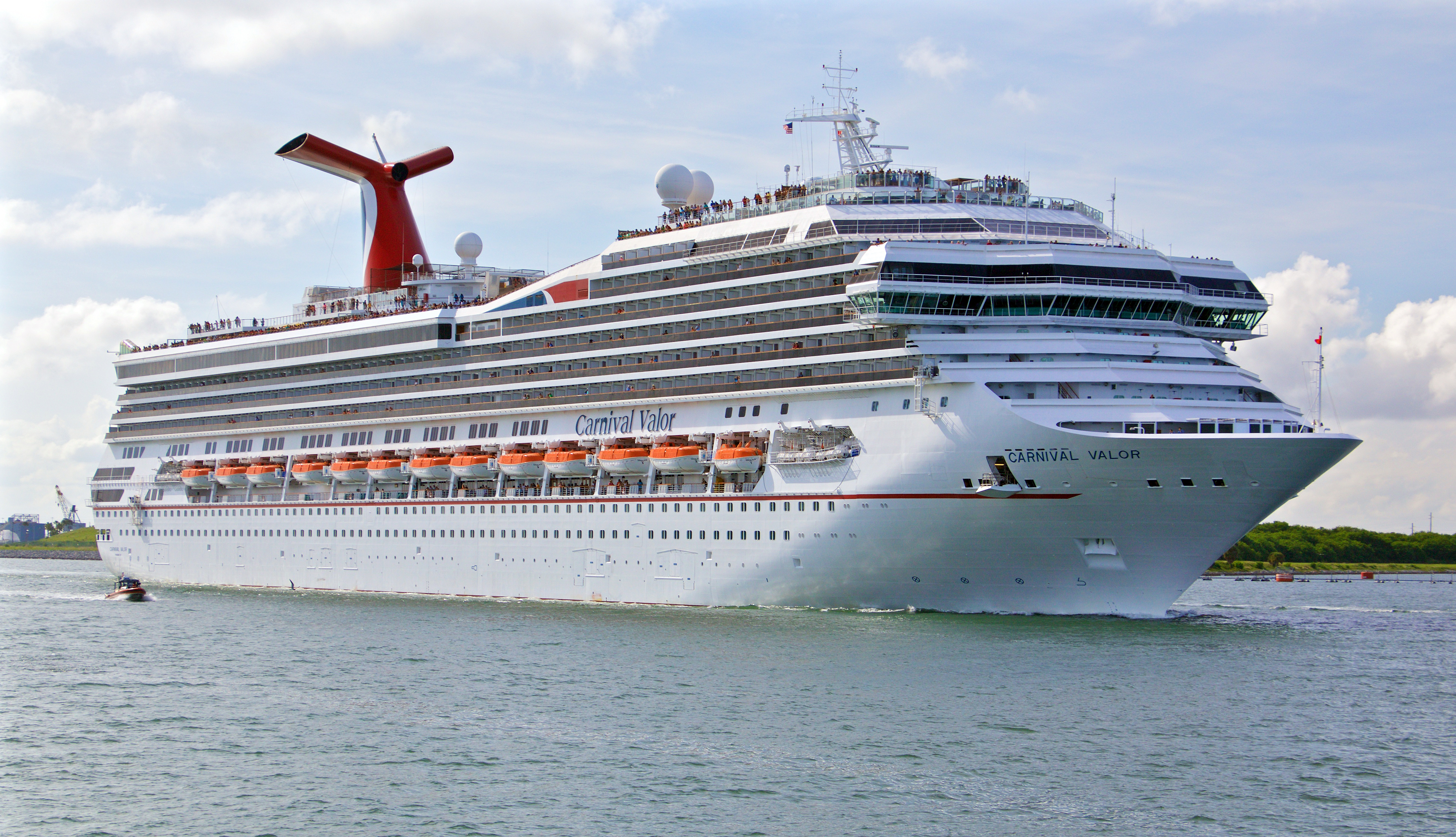 Carnival Valor ship photo 2