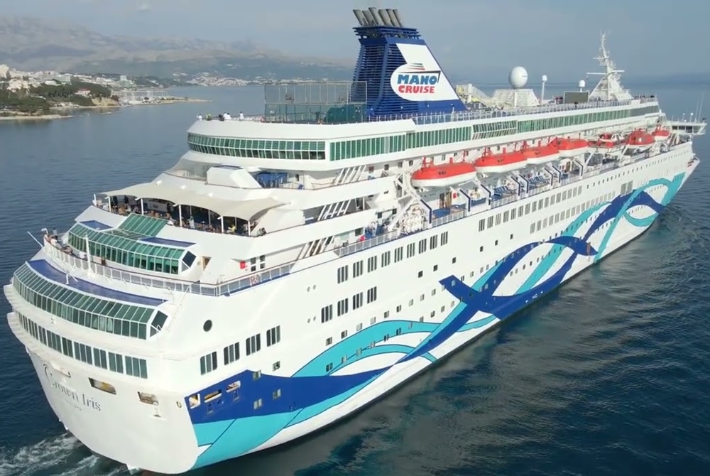 Crown Iris ship photo 3