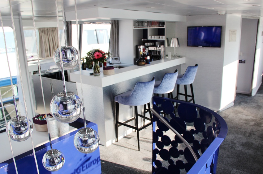Deborah barge ship photo 7
