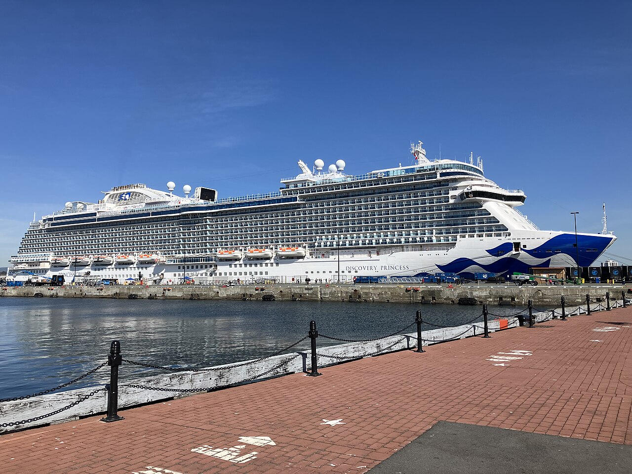 Discovery Princess ship photo 1