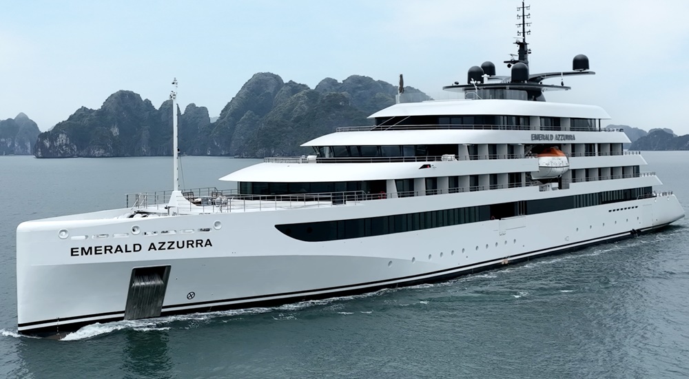 Emerald Azzurra ship photo 1