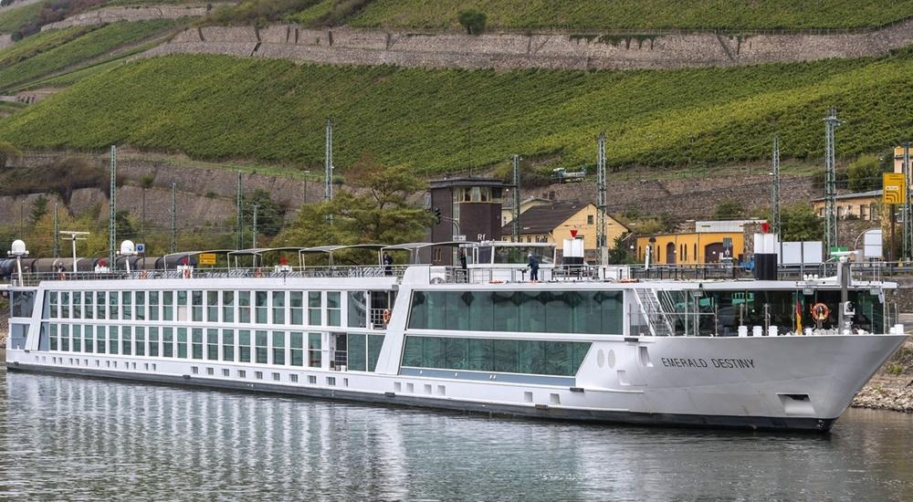 Emerald Destiny ship photo 1