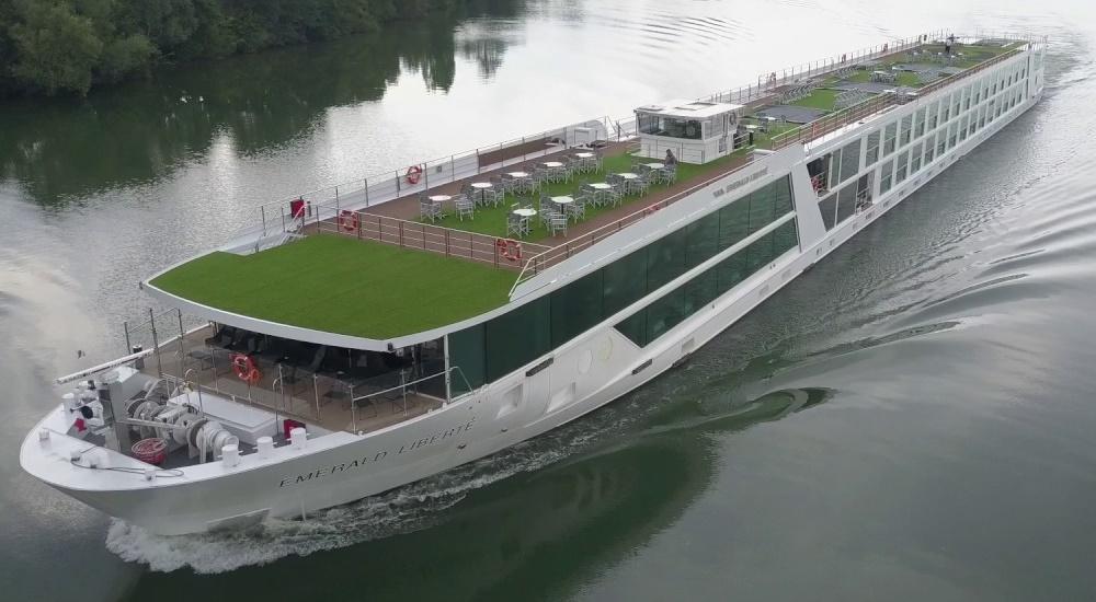 Emerald Liberte ship photo 1