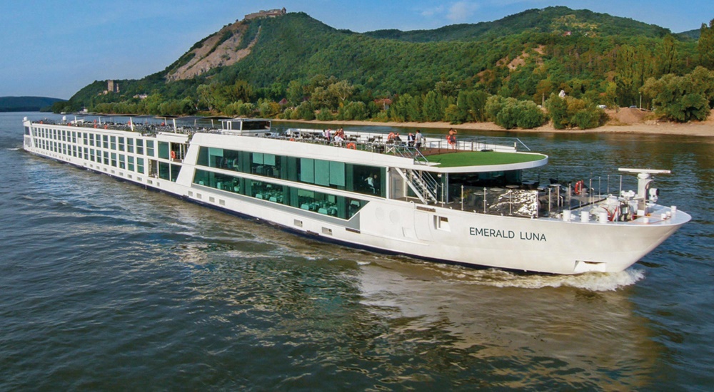 Emerald Luna ship photo 2
