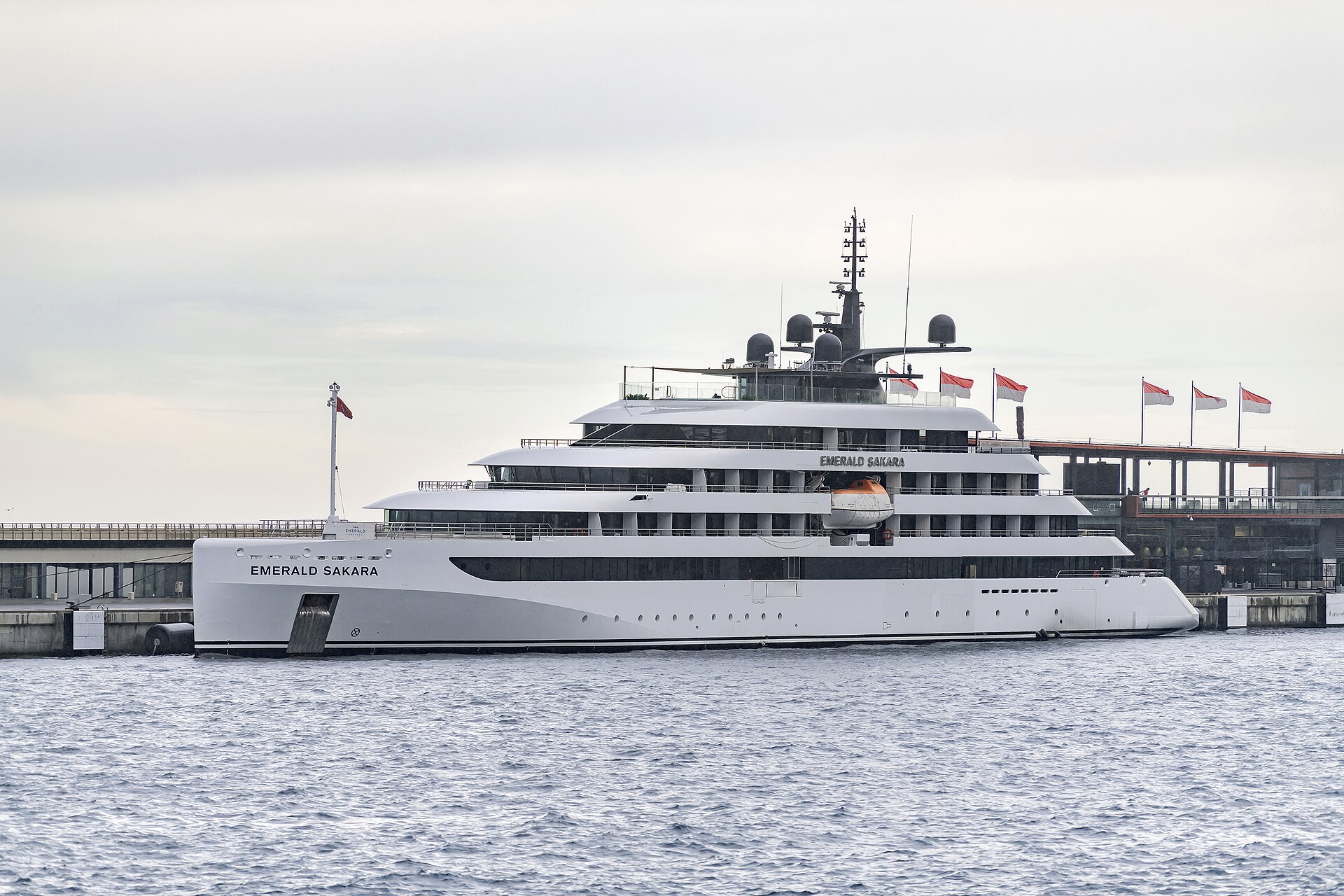 Emerald Sakara ship photo 1