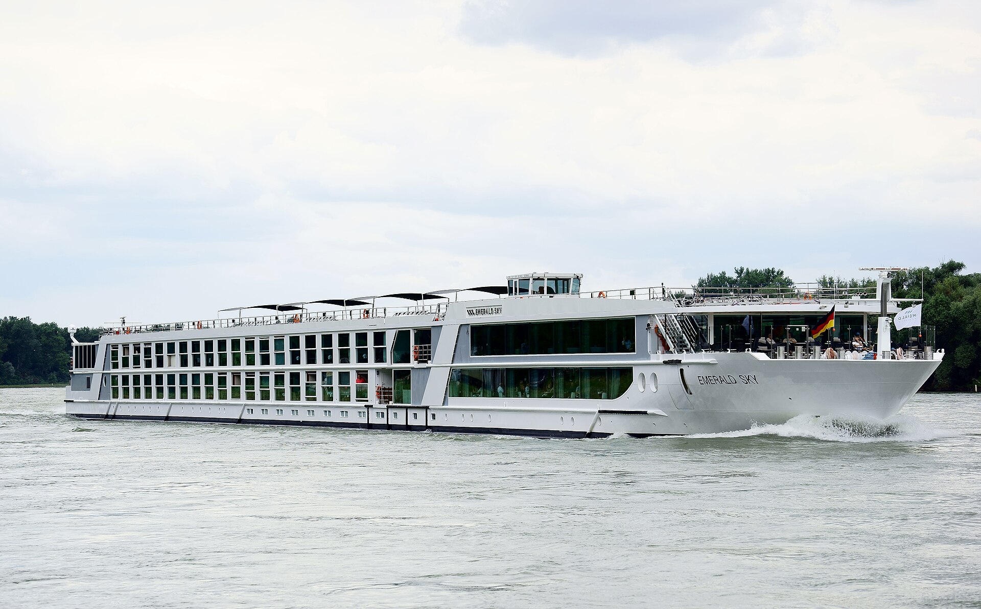 Emerald Sky ship photo 2