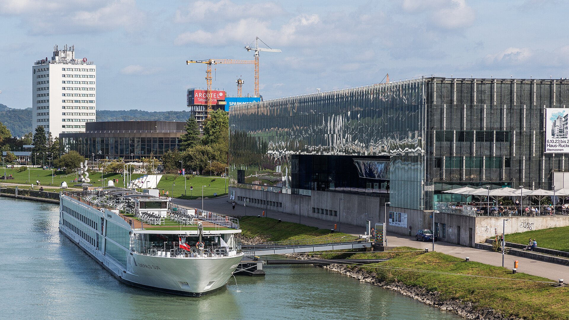 Emerald Sun ship photo 3