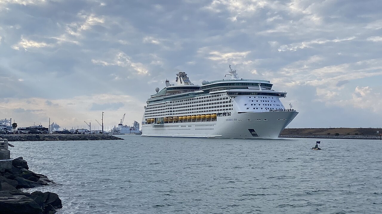 Explorer of the Seas ship photo 2