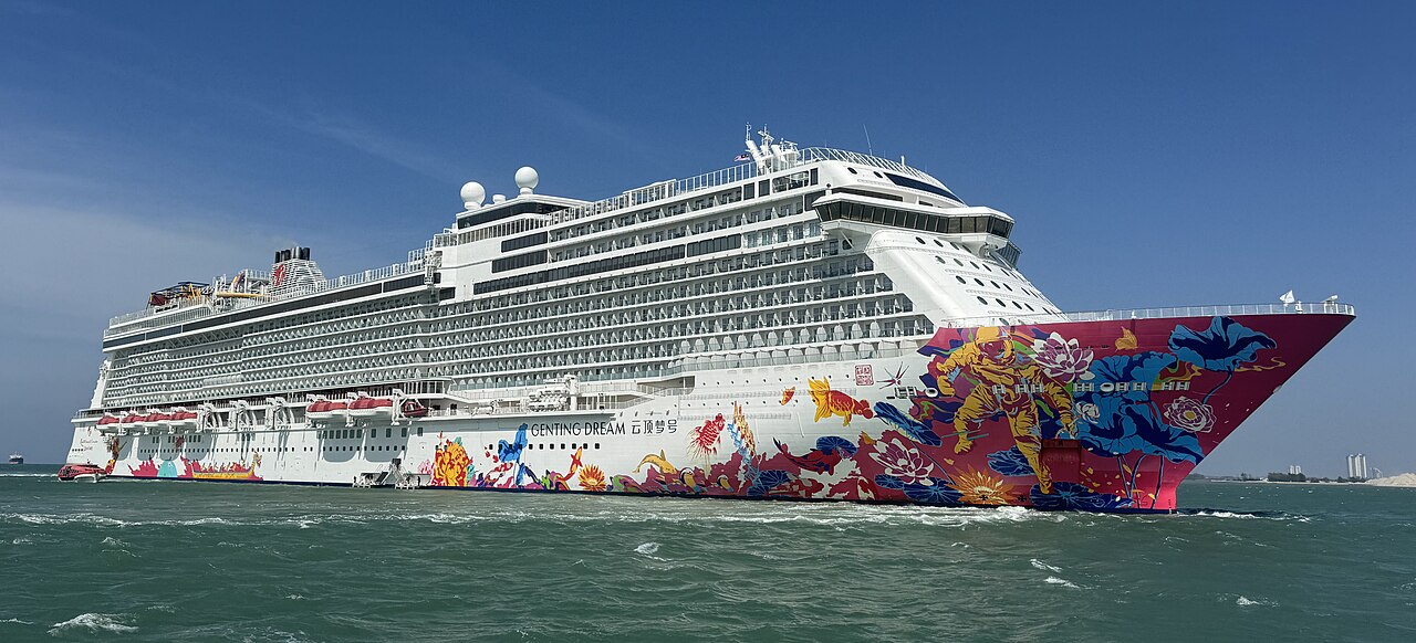 Genting Dream ship photo 2