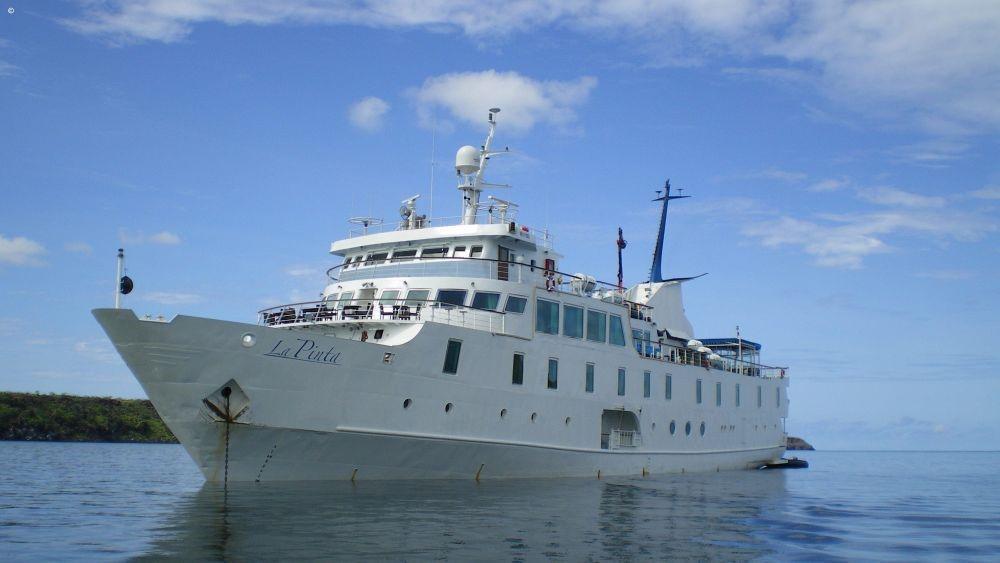 La Pinta Galapagos ship photo 1