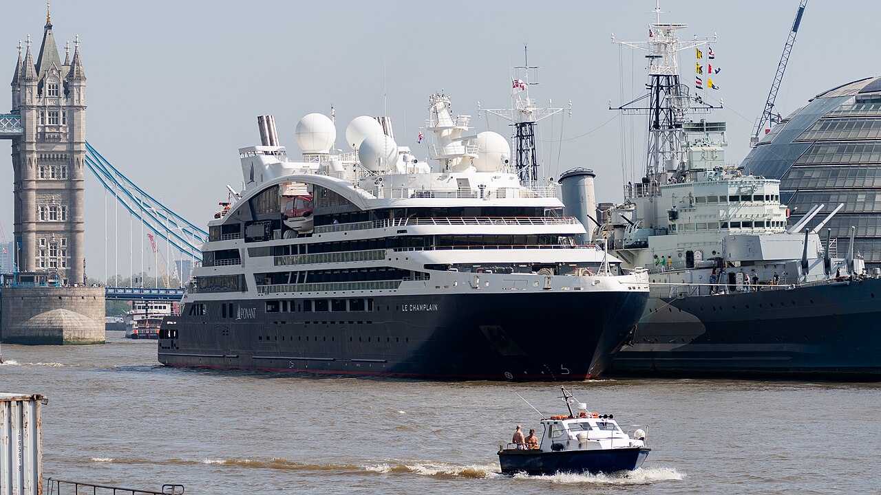 Le Champlain ship photo 1