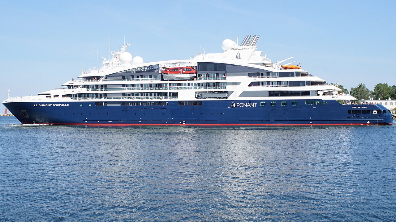 Le Dumont d'Urville ship photo 2