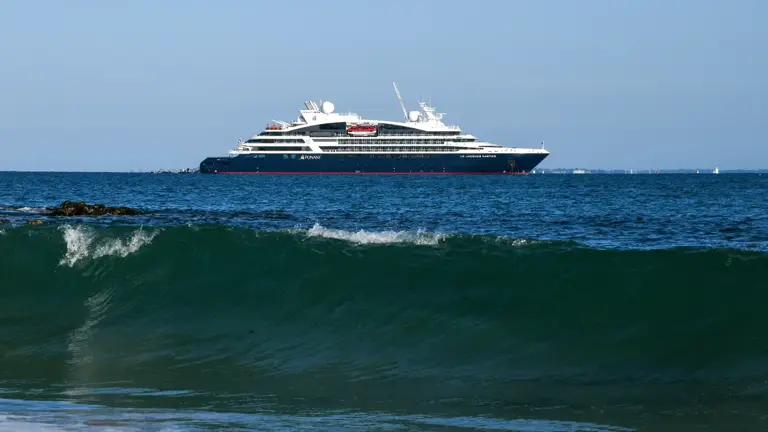 Le Jacques Cartier ship photo 2