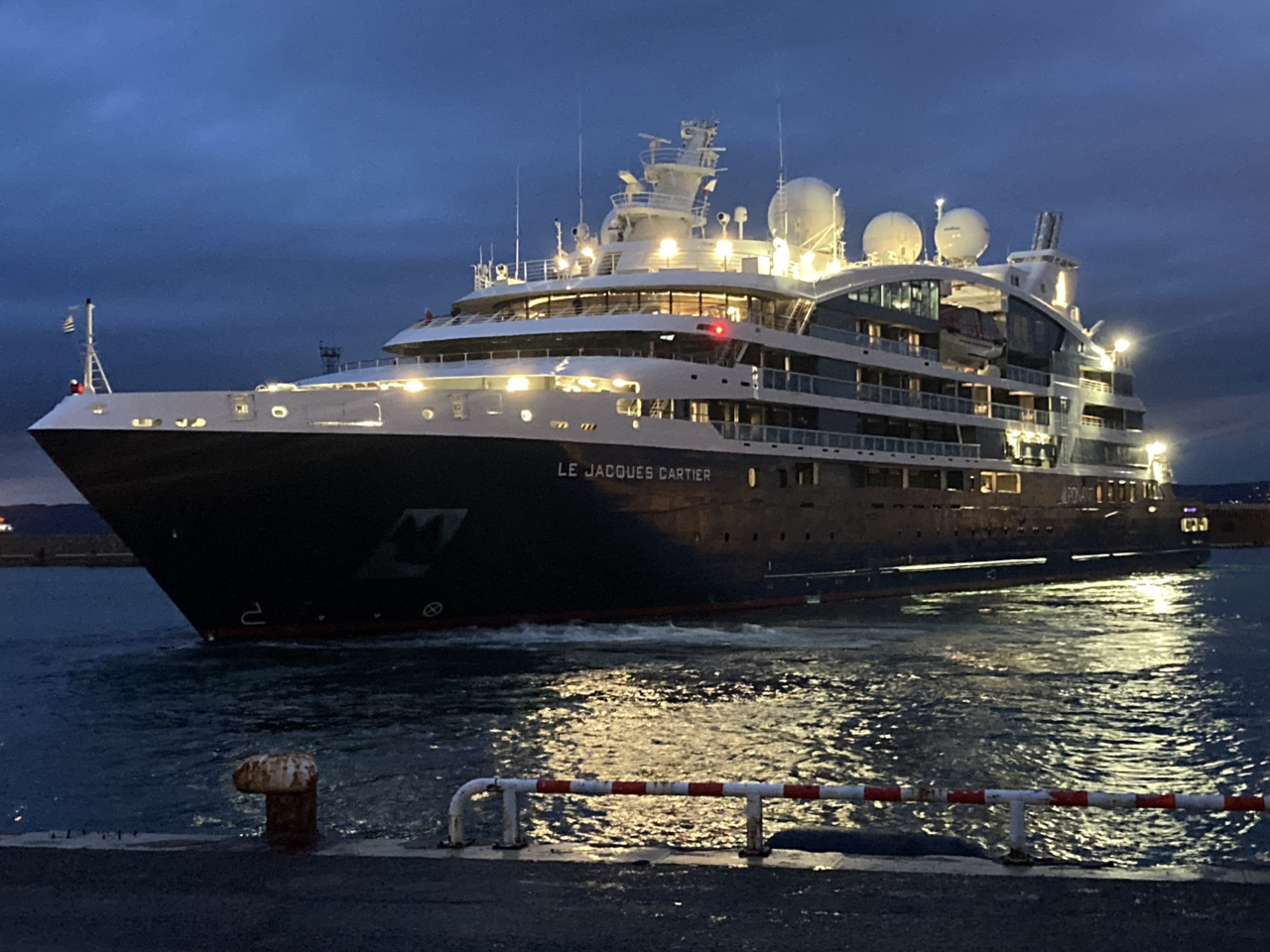 Le Jacques Cartier ship photo 3