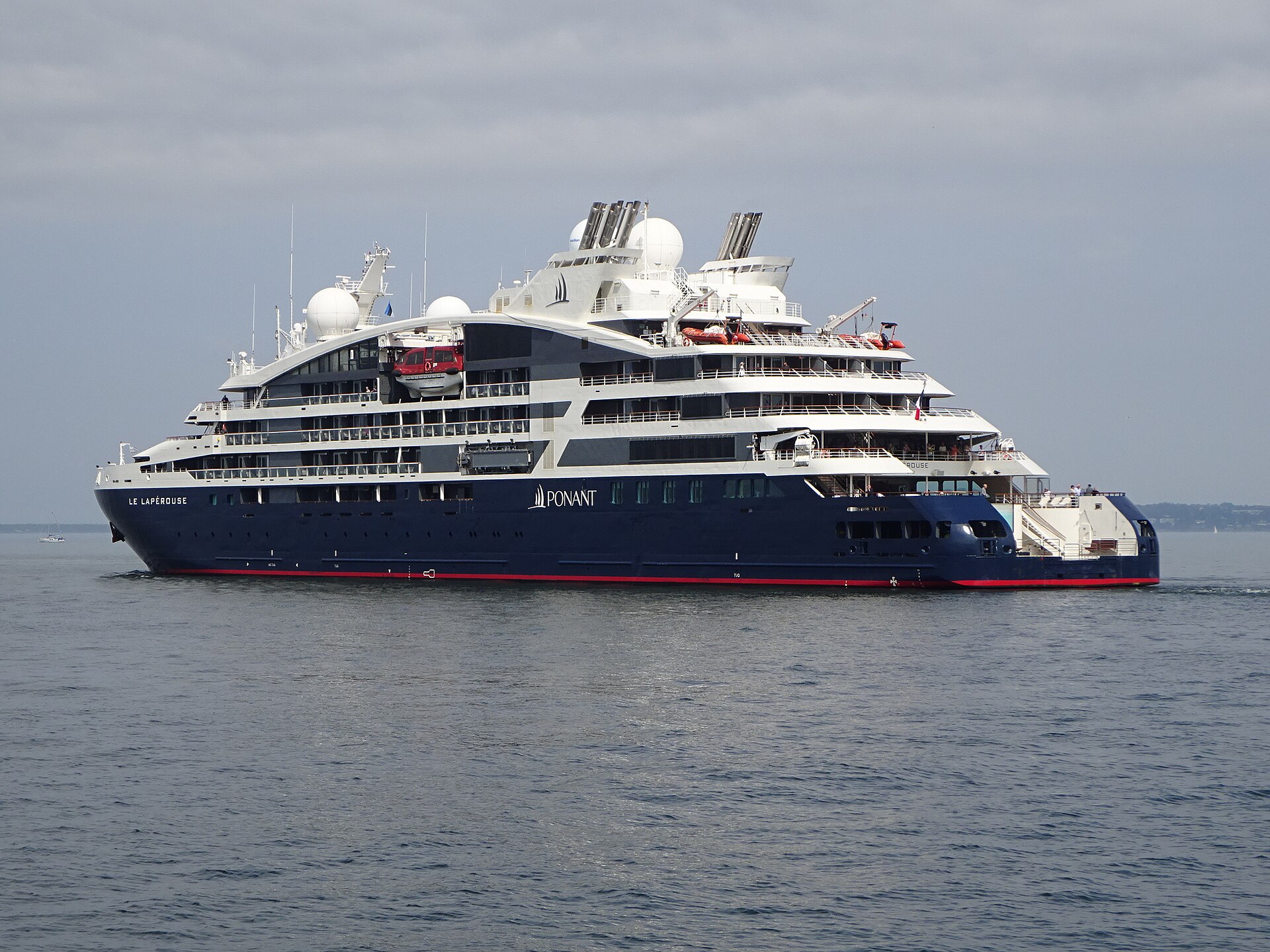 Le Laperouse ship photo 1