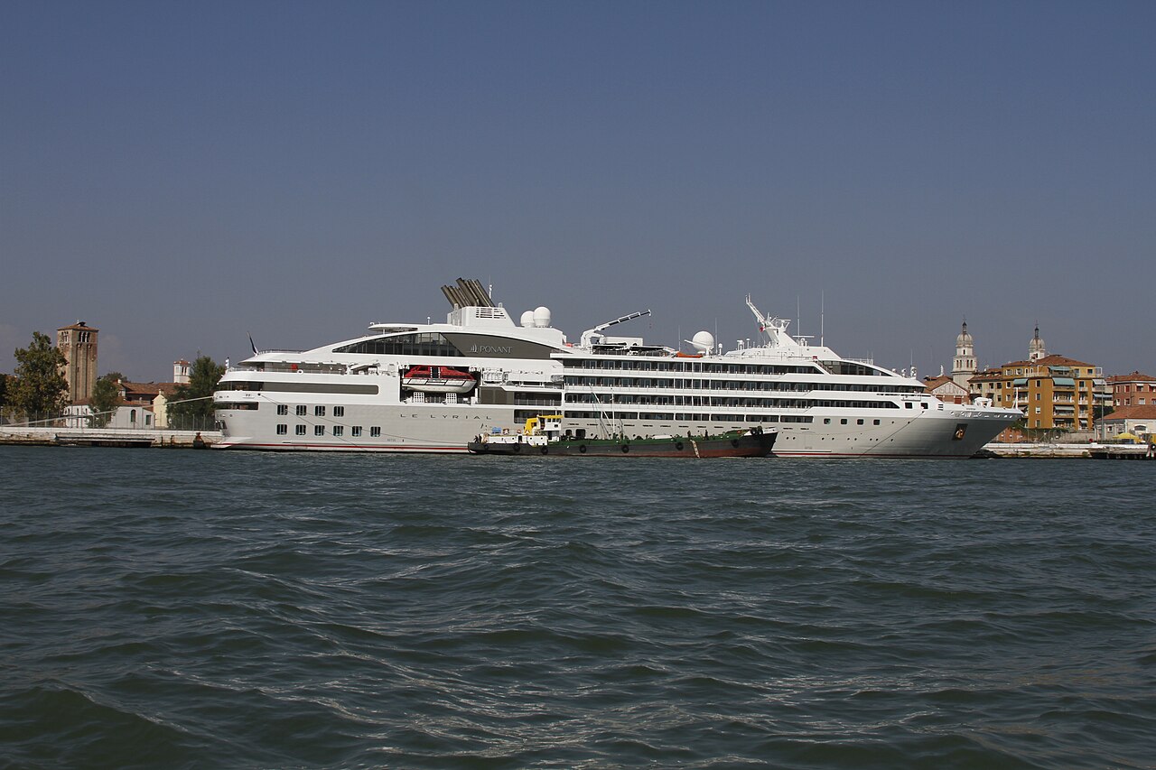 Le Lyrial ship photo 3