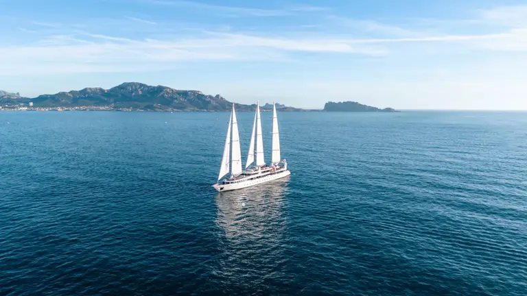 Le Ponant ship photo 2