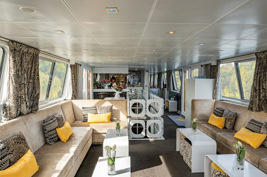 Madeleine barge ship photo 3