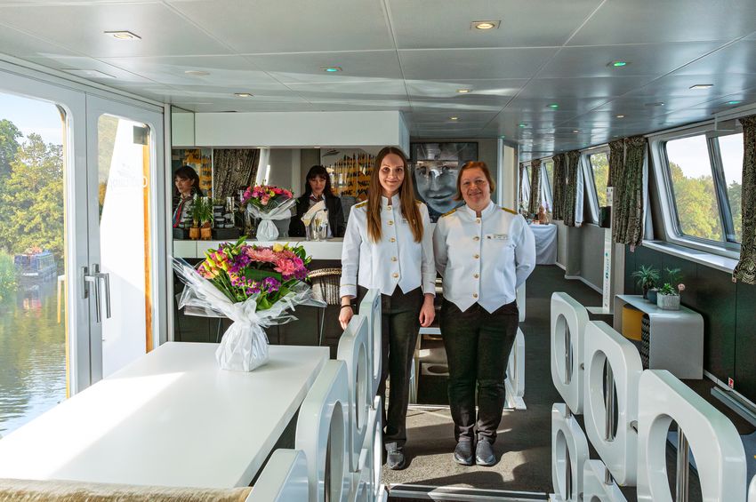 Madeleine barge cruise ship