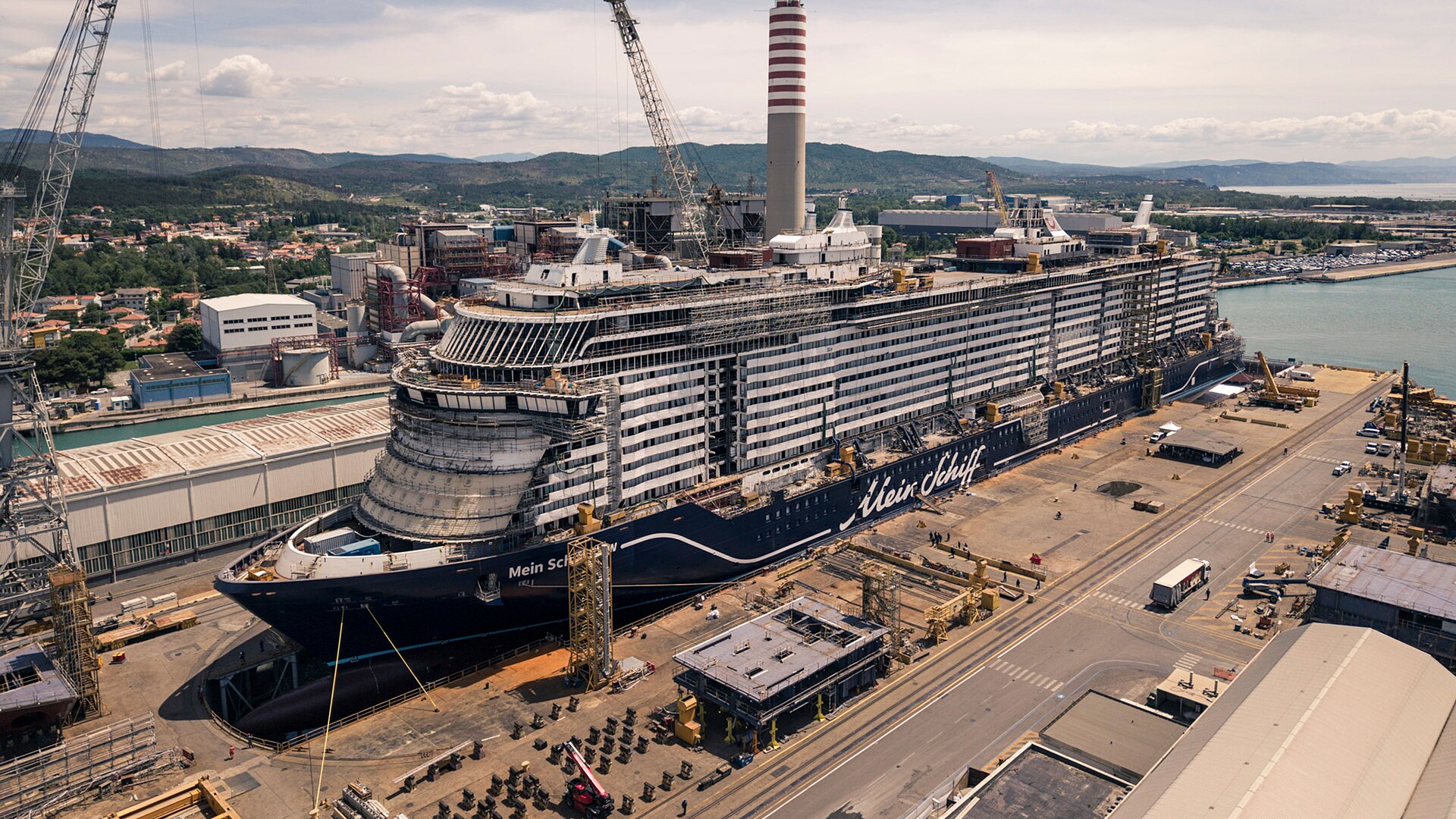 Mein Schiff Flow ship photo 2