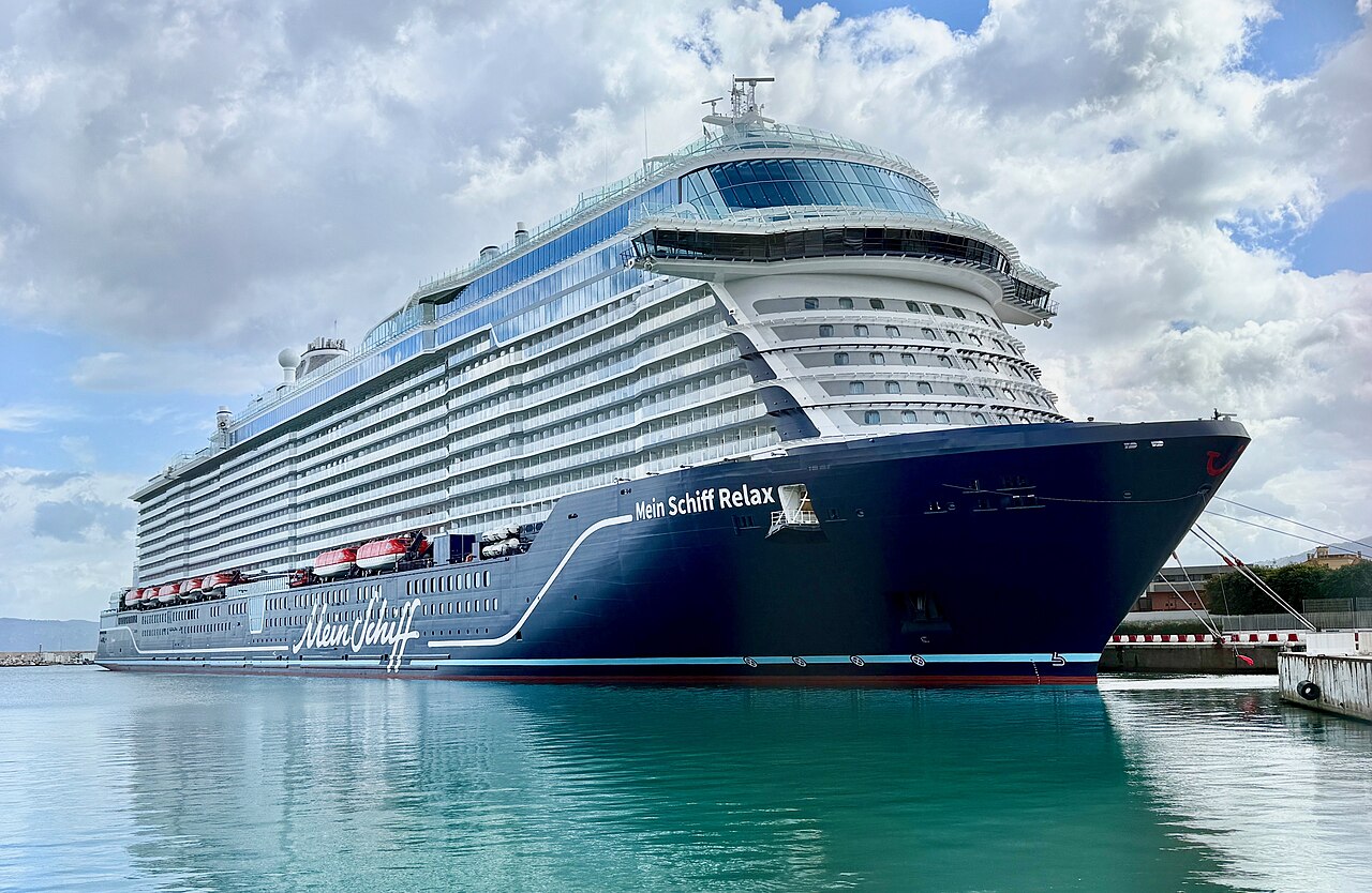 Mein Schiff Relax ship photo 2