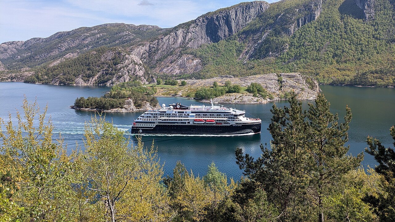 MS Fridtjof Nansen ship photo 1