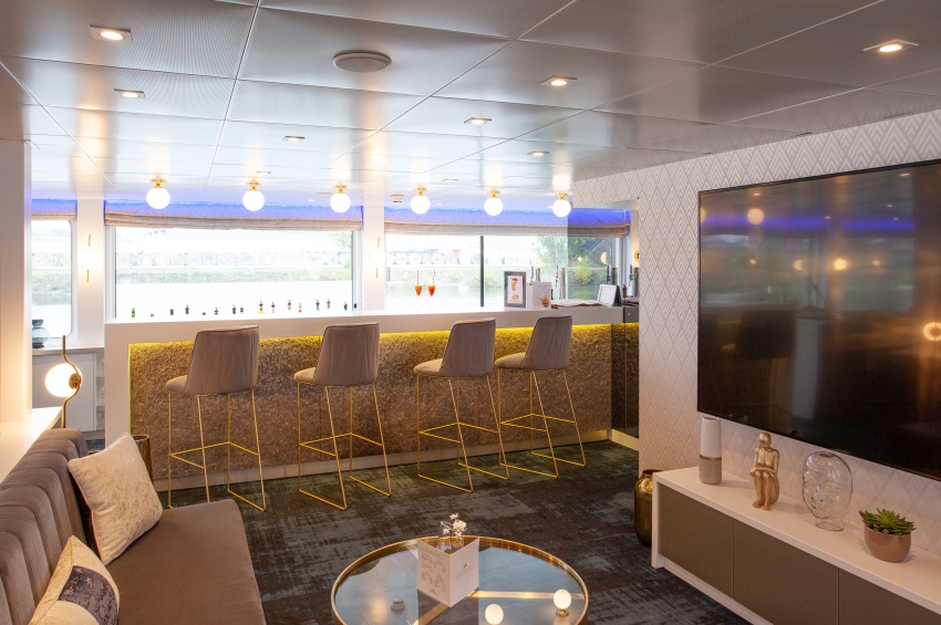 ms Victor Hugo ship photo 4
