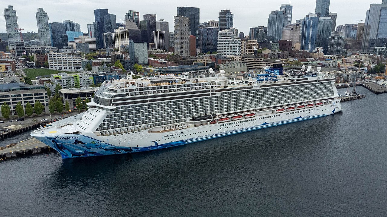 Norwegian Bliss ship photo 2