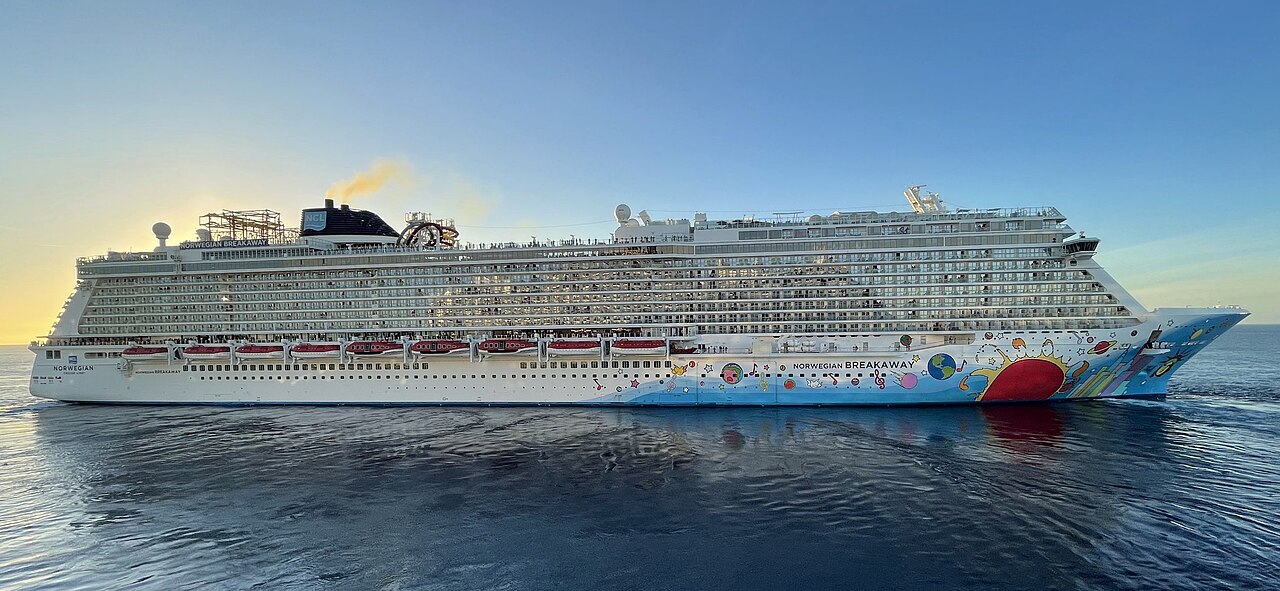 Norwegian Breakaway ship photo 2