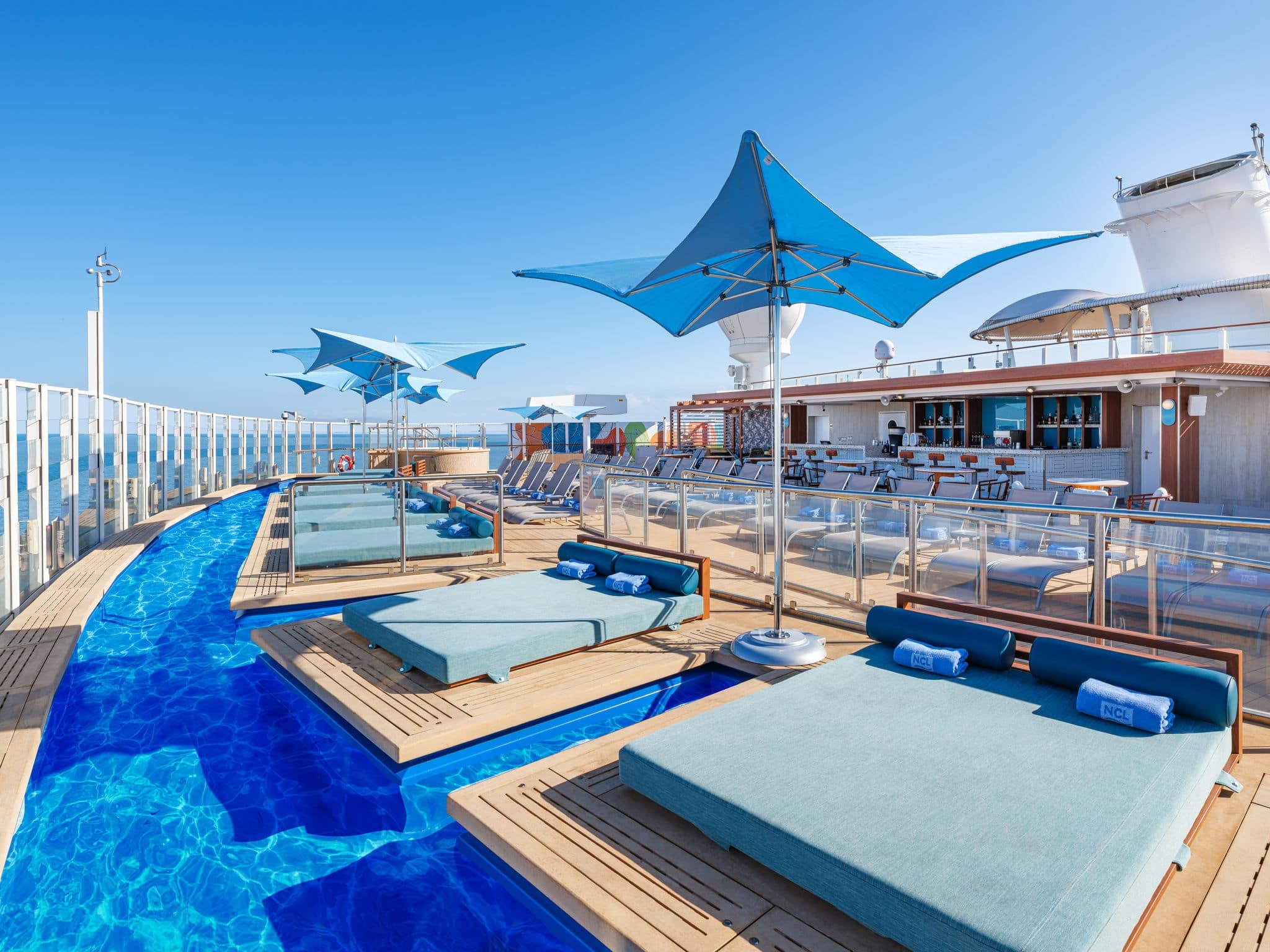 Norwegian Encore ship photo 4
