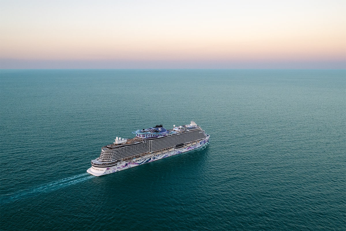 Norwegian Luna ship photo 2