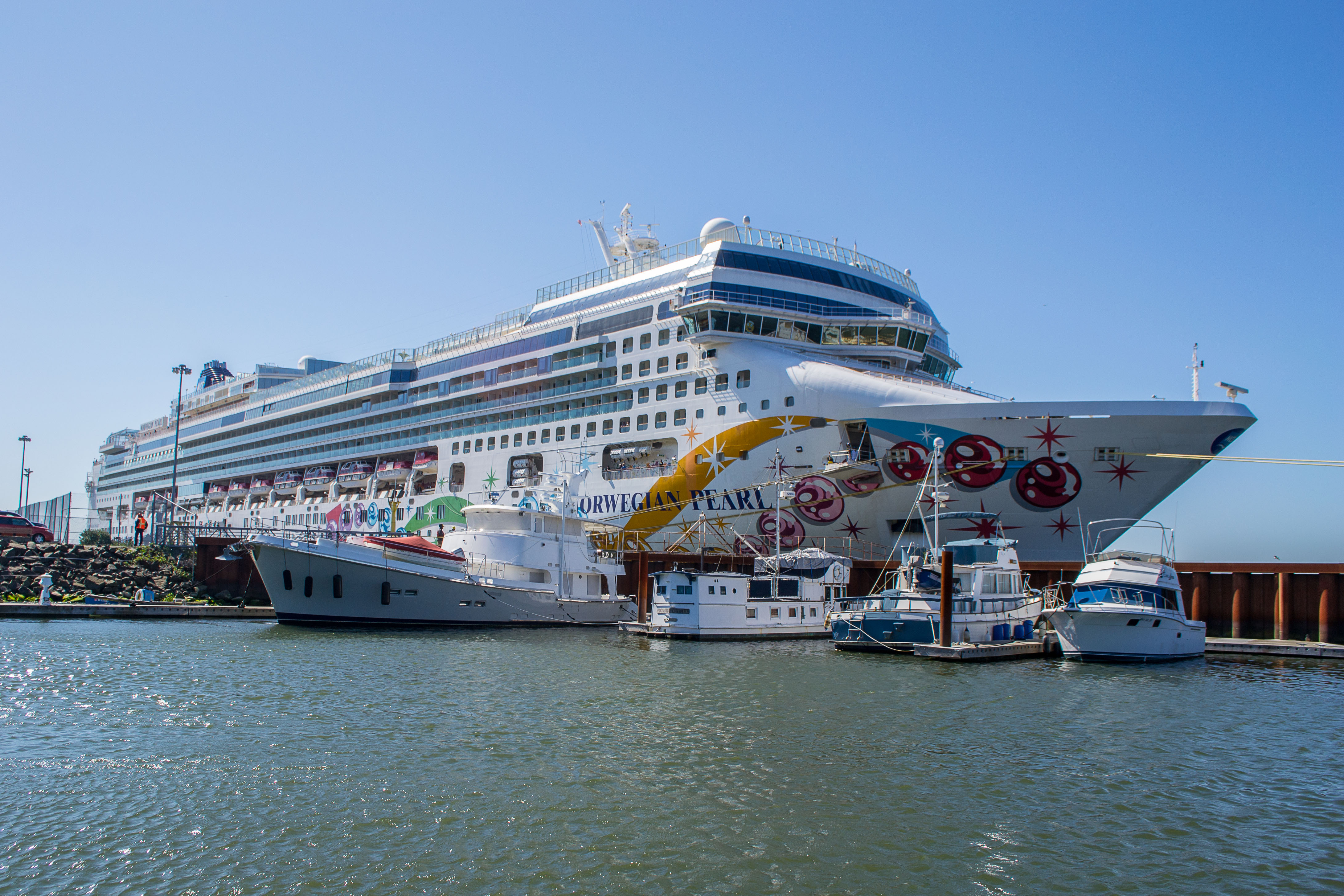 Norwegian Pearl ship photo 3